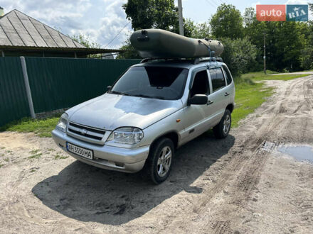 Шевроле Нива 2007 у Мене на Automoto.ua Сірий Шевроле Нива, об'ємом двигуна 1.69 л та пробігом 150 тис. км за 1750 $, фото 1 на Automoto.ua