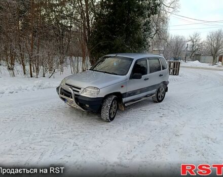 Серый Шевроле Нива, объемом двигателя 1.7 л и пробегом 27500 тыс. км за 3750 $, фото 1 на Automoto.ua