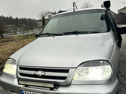 Серый Шевроле Нива, объемом двигателя 1.69 л и пробегом 277 тыс. км за 5200 $, фото 1 на Automoto.ua