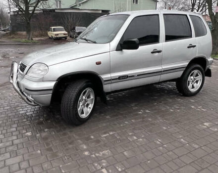 Серый Шевроле Нива, объемом двигателя 1.7 л и пробегом 114 тыс. км за 4300 $, фото 1 на Automoto.ua