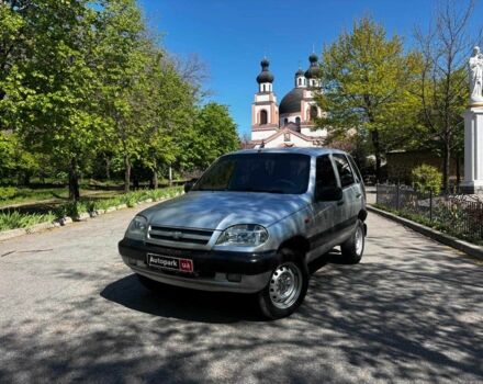 Серый Шевроле Нива, объемом двигателя 1.7 л и пробегом 124 тыс. км за 4990 $, фото 1 на Automoto.ua