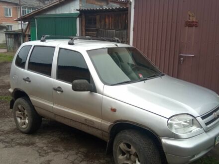 Сірий Шевроле Нива, об'ємом двигуна 1.7 л та пробігом 188 тис. км за 4500 $, фото 1 на Automoto.ua