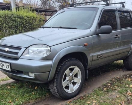 Серый Шевроле Нива, объемом двигателя 1.7 л и пробегом 97 тыс. км за 4400 $, фото 1 на Automoto.ua