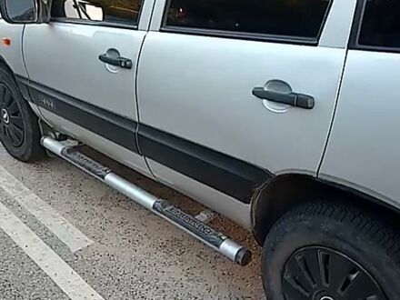 Серый Шевроле Нива, объемом двигателя 1.7 л и пробегом 230 тыс. км за 3200 $, фото 1 на Automoto.ua