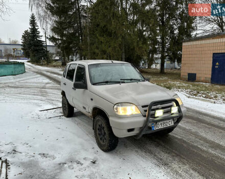 Серый Шевроле Нива, объемом двигателя 1.69 л и пробегом 290 тыс. км за 2999 $, фото 1 на Automoto.ua