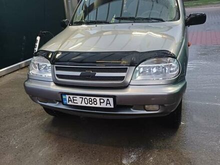 Сірий Шевроле Нива, об'ємом двигуна 1.7 л та пробігом 213 тис. км за 3500 $, фото 1 на Automoto.ua