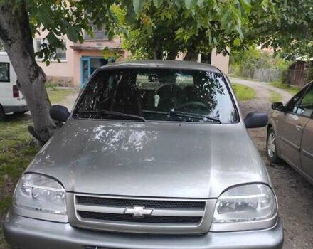 Сірий Шевроле Нива, об'ємом двигуна 1.69 л та пробігом 302 тис. км за 4500 $, фото 1 на Automoto.ua