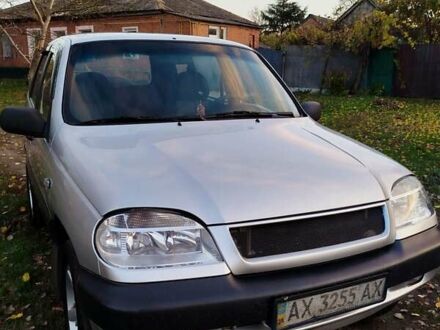 Шевроле Нива 2007 у Харкові на Automoto.ua Сірий Шевроле Нива, об'ємом двигуна 1.7 л та пробігом 130 тис. км за 5500 $, фото 1 на Automoto.ua