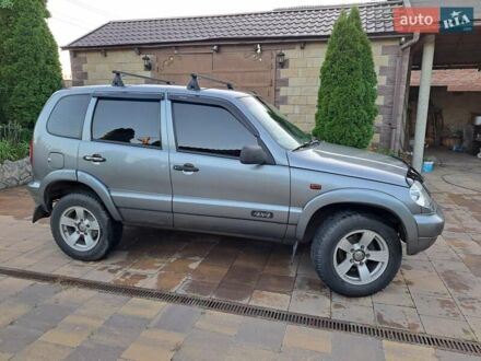 Серый Шевроле Нива, объемом двигателя 0 л и пробегом 97 тыс. км за 3900 $, фото 1 на Automoto.ua