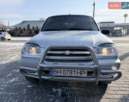 Серый Шевроле Нива, объемом двигателя 1.69 л и пробегом 299 тыс. км за 4100 $, фото 1 на Automoto.ua