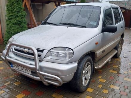 Сірий Шевроле Нива, об'ємом двигуна 1.7 л та пробігом 175 тис. км за 3000 $, фото 1 на Automoto.ua