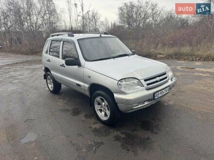 Серый Шевроле Нива, объемом двигателя 1.69 л и пробегом 200 тыс. км за 3200 $, фото 1 на Automoto.ua