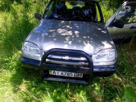 Серый Шевроле Нива, объемом двигателя 1.7 л и пробегом 117 тыс. км за 4000 $, фото 1 на Automoto.ua