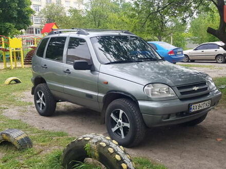 Шевроле Нива 2007 в Дергачах на Automoto.ua Серый Шевроле Нива, объемом двигателя 1.69 л и пробегом 200 тыс. км за 5000 $, фото 1 на Automoto.ua