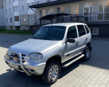 Сірий Шевроле Нива, об'ємом двигуна 1.7 л та пробігом 281 тис. км за 3800 $, фото 1 на Automoto.ua