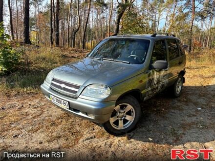 Шевроле Нива 2008 в Змиеве на Automoto.ua Серый Шевроле Нива, объемом двигателя 1.7 л и пробегом 197 тыс. км за 3650 $, фото 1 на Automoto.ua