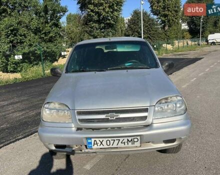 Серый Шевроле Нива, объемом двигателя 1.69 л и пробегом 380 тыс. км за 2700 $, фото 1 на Automoto.ua