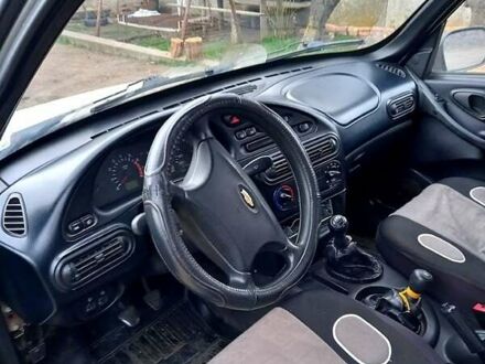 Сірий Шевроле Нива, об'ємом двигуна 1.7 л та пробігом 220 тис. км за 3500 $, фото 1 на Automoto.ua