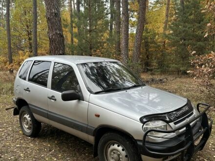 Шевроле Нива 2008 у Золотоноше на Automoto.ua Сірий Шевроле Нива, об'ємом двигуна 1.7 л та пробігом 260 тис. км за 2899 $, фото 1 на Automoto.ua