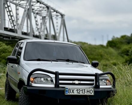 Серый Шевроле Нива, объемом двигателя 1.7 л и пробегом 83 тыс. км за 4800 $, фото 1 на Automoto.ua