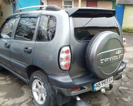 Серый Шевроле Нива, объемом двигателя 1.69 л и пробегом 165 тыс. км за 3900 $, фото 1 на Automoto.ua