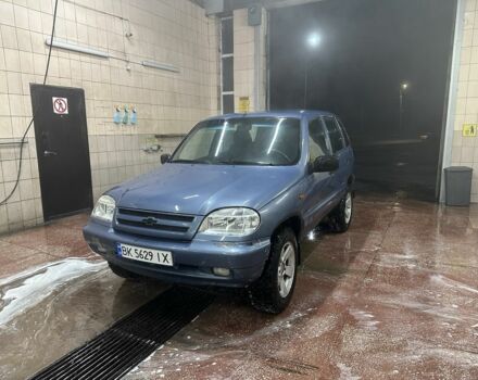 Сірий Шевроле Нива, об'ємом двигуна 1.7 л та пробігом 200 тис. км за 4600 $, фото 1 на Automoto.ua
