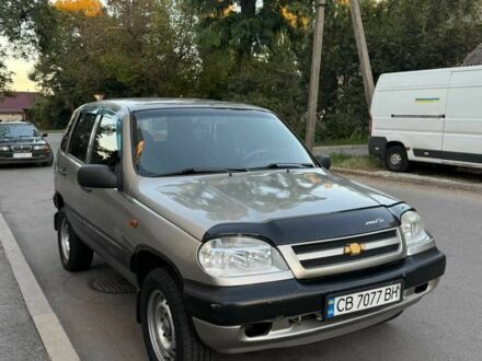Серый Шевроле Нива, объемом двигателя 1.7 л и пробегом 165 тыс. км за 4300 $, фото 1 на Automoto.ua