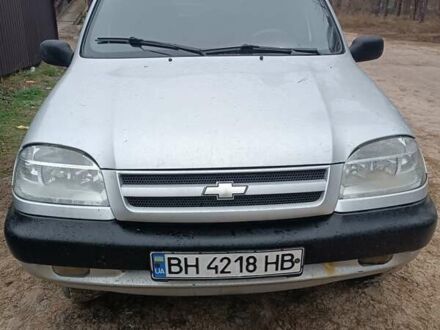 Серый Шевроле Нива, объемом двигателя 1.7 л и пробегом 193 тыс. км за 3000 $, фото 1 на Automoto.ua