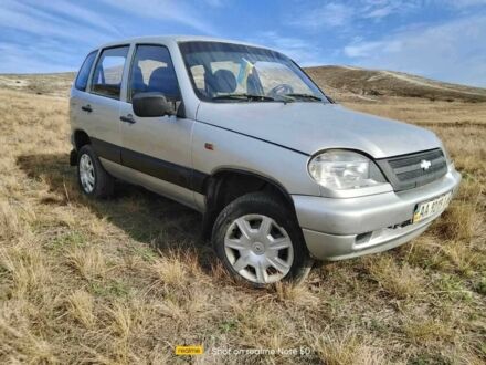 Серый Шевроле Нива, объемом двигателя 1.7 л и пробегом 270 тыс. км за 1900 $, фото 1 на Automoto.ua