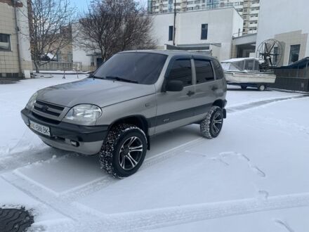 Шевроле Нива 2008 в Киеве на Automoto.ua Серый Шевроле Нива, объемом двигателя 1.7 л и пробегом 230 тыс. км за 6000 $, фото 1 на Automoto.ua