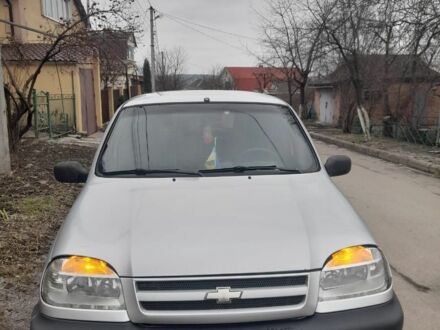 Шевроле Нива 2008 у Хмельницькому на Automoto.ua Сірий Шевроле Нива, об'ємом двигуна 1.7 л та пробігом 300 тис. км за 3100 $, фото 1 на Automoto.ua