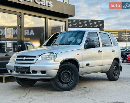 Сірий Шевроле Нива, об'ємом двигуна 1.7 л та пробігом 410 тис. км за 3850 $, фото 1 на Automoto.ua