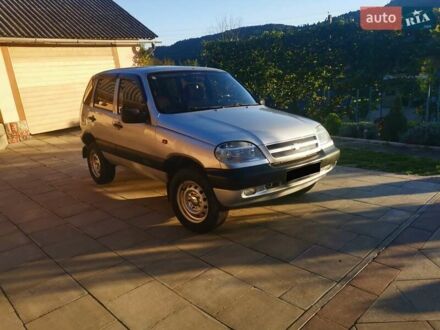 Серый Шевроле Нива, объемом двигателя 1.7 л и пробегом 80 тыс. км за 5400 $, фото 1 на Automoto.ua