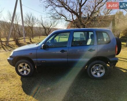 Сірий Шевроле Нива, об'ємом двигуна 1.69 л та пробігом 400 тис. км за 3200 $, фото 1 на Automoto.ua