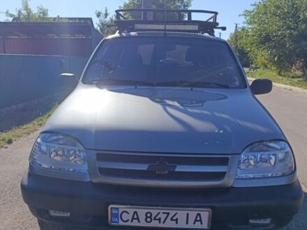 Серый Шевроле Нива, объемом двигателя 1.7 л и пробегом 214 тыс. км за 5800 $, фото 1 на Automoto.ua