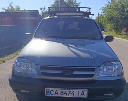 Серый Шевроле Нива, объемом двигателя 1.7 л и пробегом 214 тыс. км за 5800 $, фото 1 на Automoto.ua