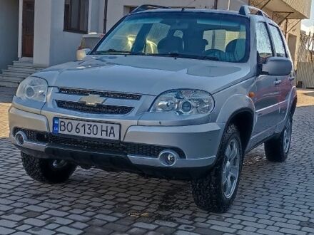 Серый Шевроле Нива, объемом двигателя 1.7 л и пробегом 140 тыс. км за 5500 $, фото 1 на Automoto.ua