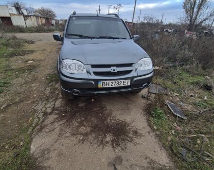 Сірий Шевроле Нива, об'ємом двигуна 1.7 л та пробігом 163 тис. км за 5000 $, фото 1 на Automoto.ua