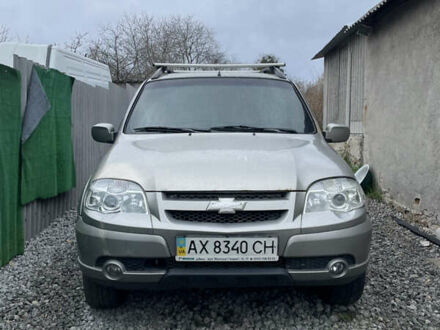 Сірий Шевроле Нива, об'ємом двигуна 1.69 л та пробігом 210 тис. км за 3500 $, фото 1 на Automoto.ua