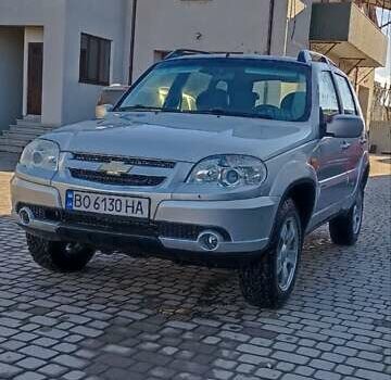 Сірий Шевроле Нива, об'ємом двигуна 1.69 л та пробігом 140 тис. км за 5500 $, фото 1 на Automoto.ua