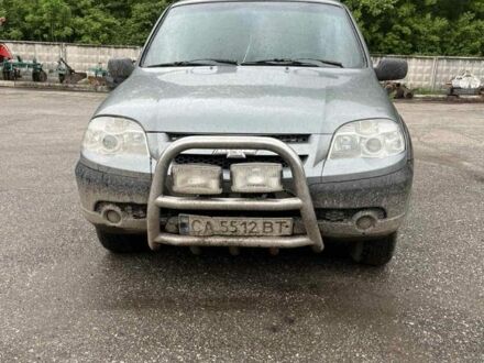 Шевроле Нива 2010 в Смеле на Automoto.ua Серый Шевроле Нива, объемом двигателя 1.7 л и пробегом 276 тыс. км за 4000 $, фото 1 на Automoto.ua