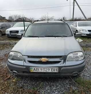 Серый Шевроле Нива, объемом двигателя 1.7 л и пробегом 451 тыс. км за 2012 $, фото 1 на Automoto.ua