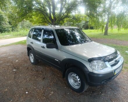 Серый Шевроле Нива, объемом двигателя 1.7 л и пробегом 200 тыс. км за 4350 $, фото 1 на Automoto.ua