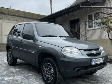 Серый Шевроле Нива, объемом двигателя 1.7 л и пробегом 137 тыс. км за 5500 $, фото 1 на Automoto.ua