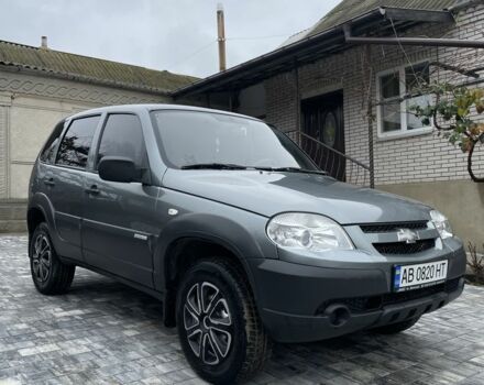 Серый Шевроле Нива, объемом двигателя 1.7 л и пробегом 137 тыс. км за 5500 $, фото 1 на Automoto.ua