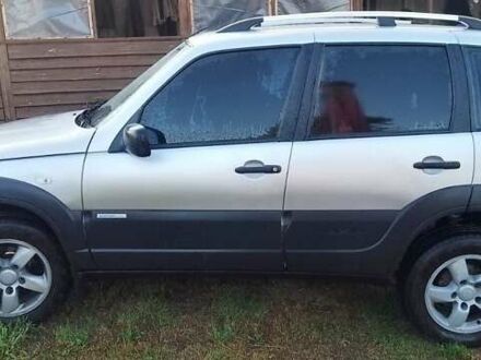 Серый Шевроле Нива, объемом двигателя 1.69 л и пробегом 155 тыс. км за 5200 $, фото 1 на Automoto.ua