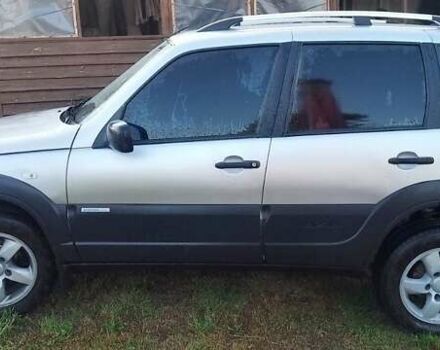 Серый Шевроле Нива, объемом двигателя 1.69 л и пробегом 155 тыс. км за 5200 $, фото 1 на Automoto.ua