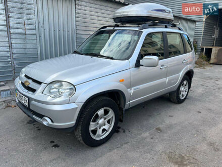 Серый Шевроле Нива, объемом двигателя 1.69 л и пробегом 78 тыс. км за 7500 $, фото 1 на Automoto.ua