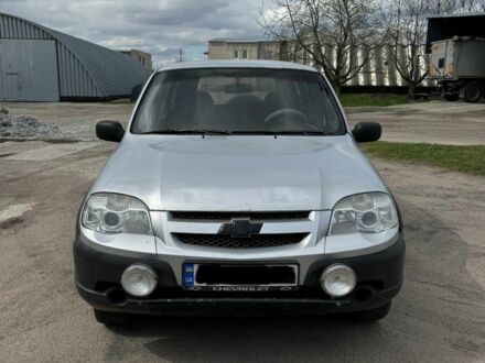 Шевроле Нива 2011 у Кам'янське (Дніпродзержинськ) на Automoto.ua Сірий Шевроле Нива, об'ємом двигуна 1.7 л та пробігом 360 тис. км за 3000 $, фото 1 на Automoto.ua