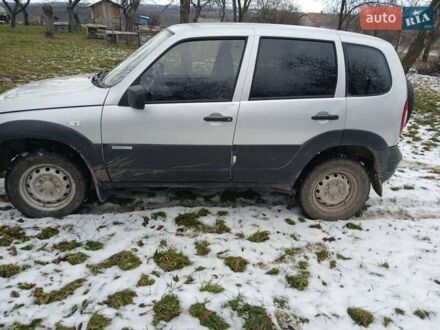 Шевроле Нива 2011 в Тернополе на Automoto.ua Серый Шевроле Нива, объемом двигателя 1.69 л и пробегом 270 тыс. км за 3450 $, фото 1 на Automoto.ua